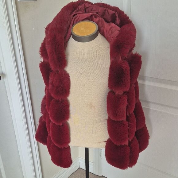 Women's Burgundy Faux Fur Vest With Hoodie - Picture 3 of 16